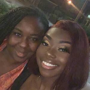 Meet your Posher, Aki